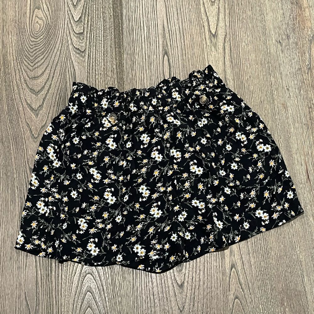 American Eagle Paperbag Shorts Floral Elastic Waist High-Rise Pockets Black M